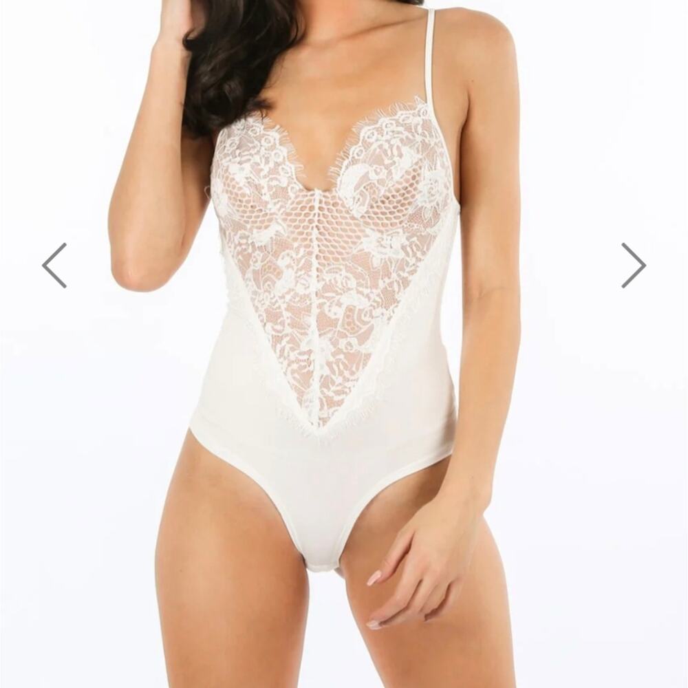 Vera & Lucy Eyelash Lace Bodysuit - Picture 4 of 8